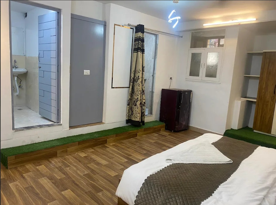 studio apartment in Greater Kailash