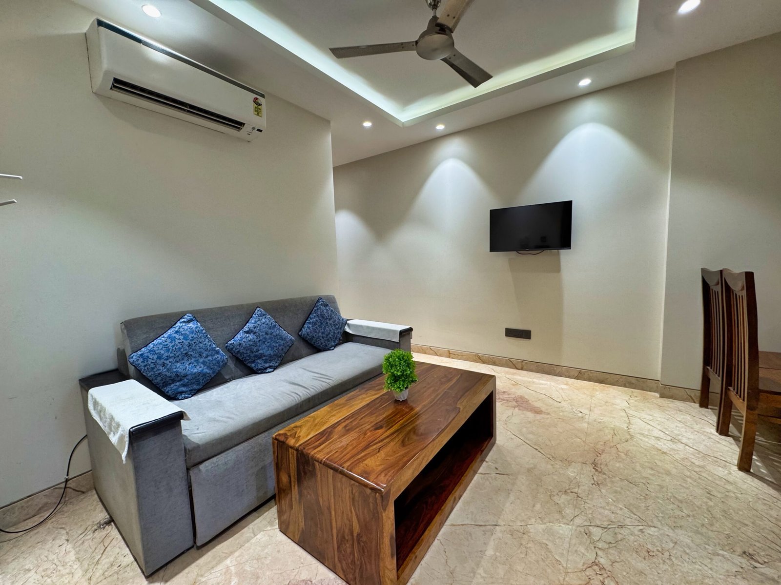 service apartment in greater kailash